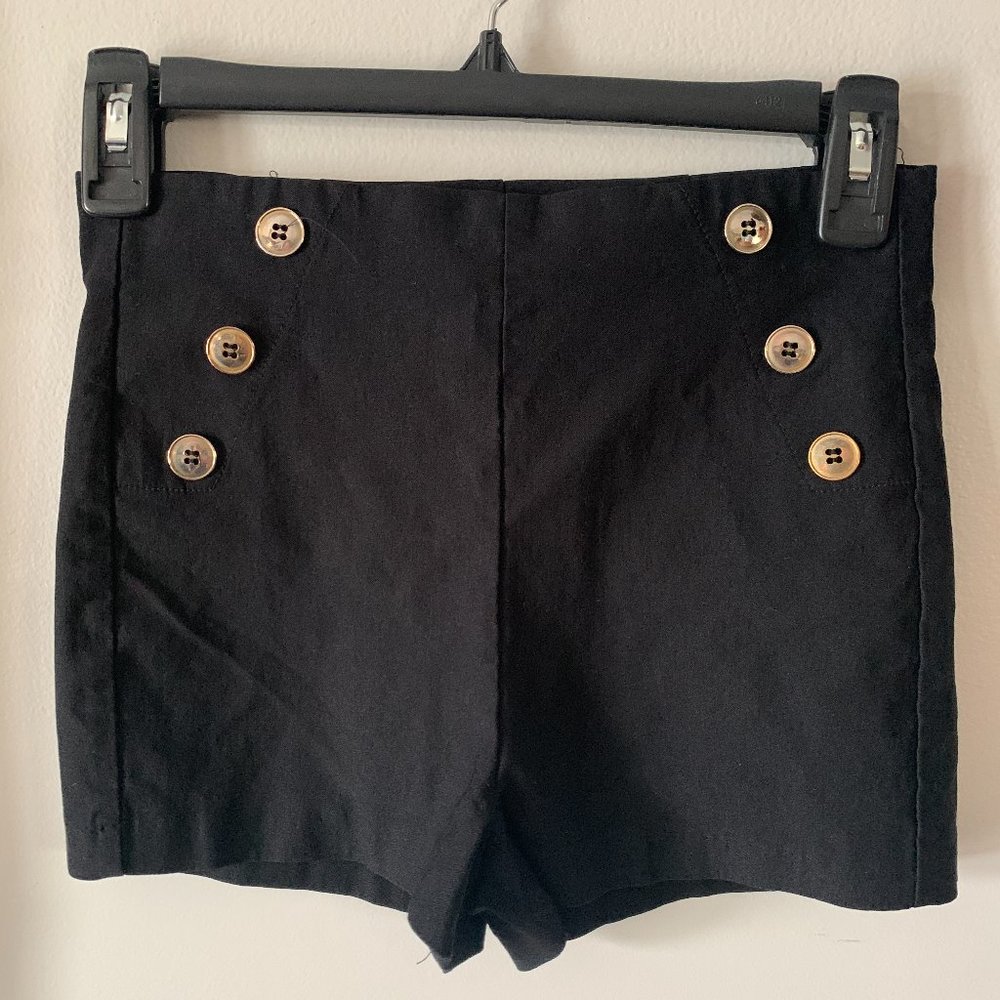 Sailor short w/ button detail